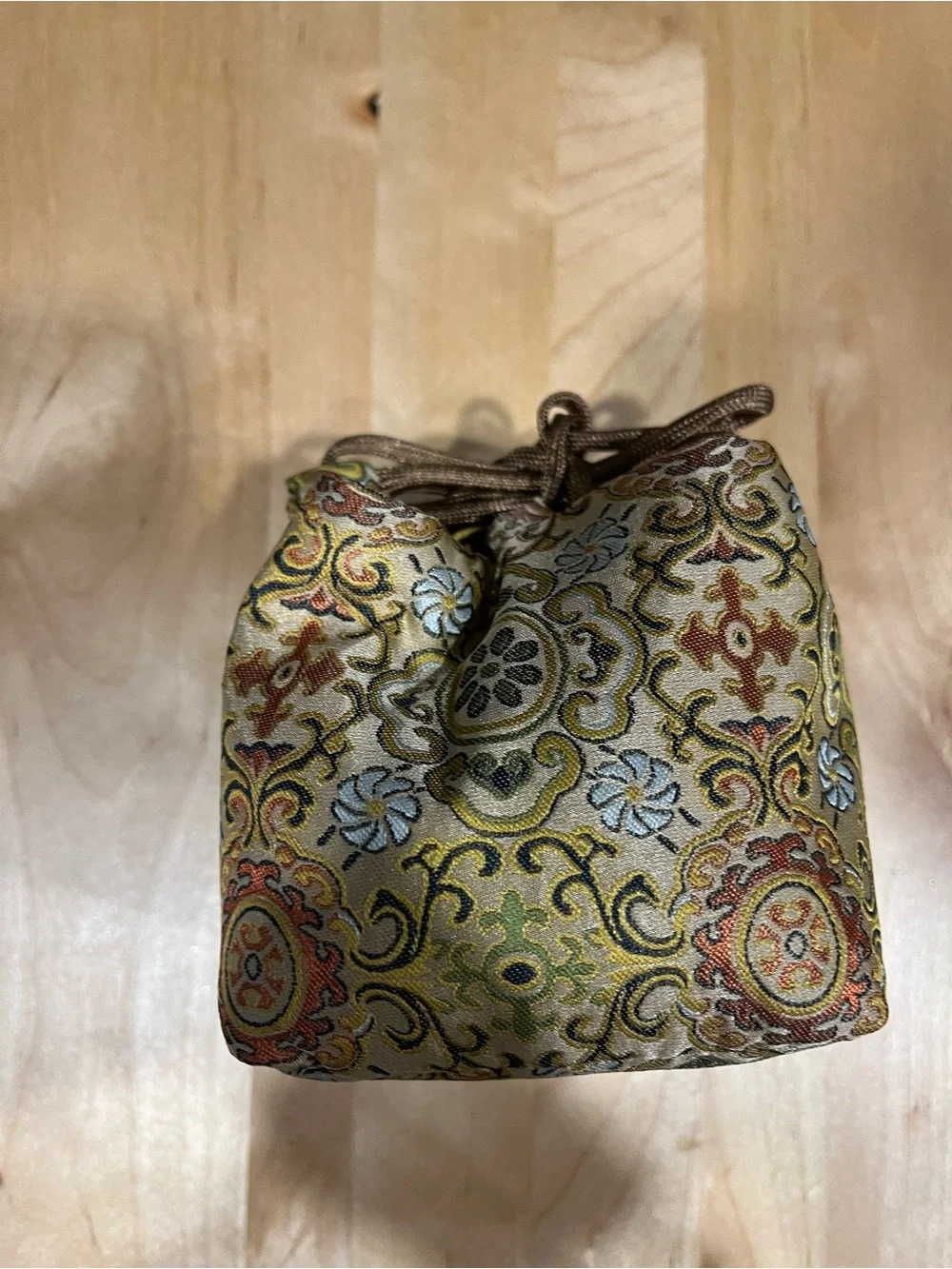 N/A elegant brocade
